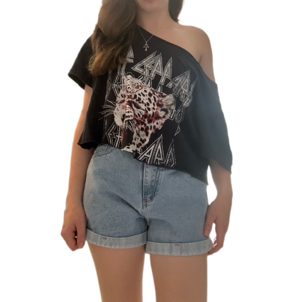 Oversized Off The Shoulder Cropped Def Leppard Band T-Shirt